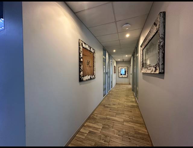 40M² CO-WORKING SPACE TO LET IN DIE HOEWES